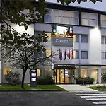 水星佛巴驰中央酒店 酒店